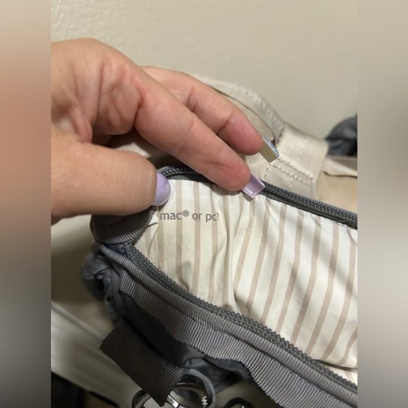 Used lulu lemon bag- grey and off white - Picture 14 of 16